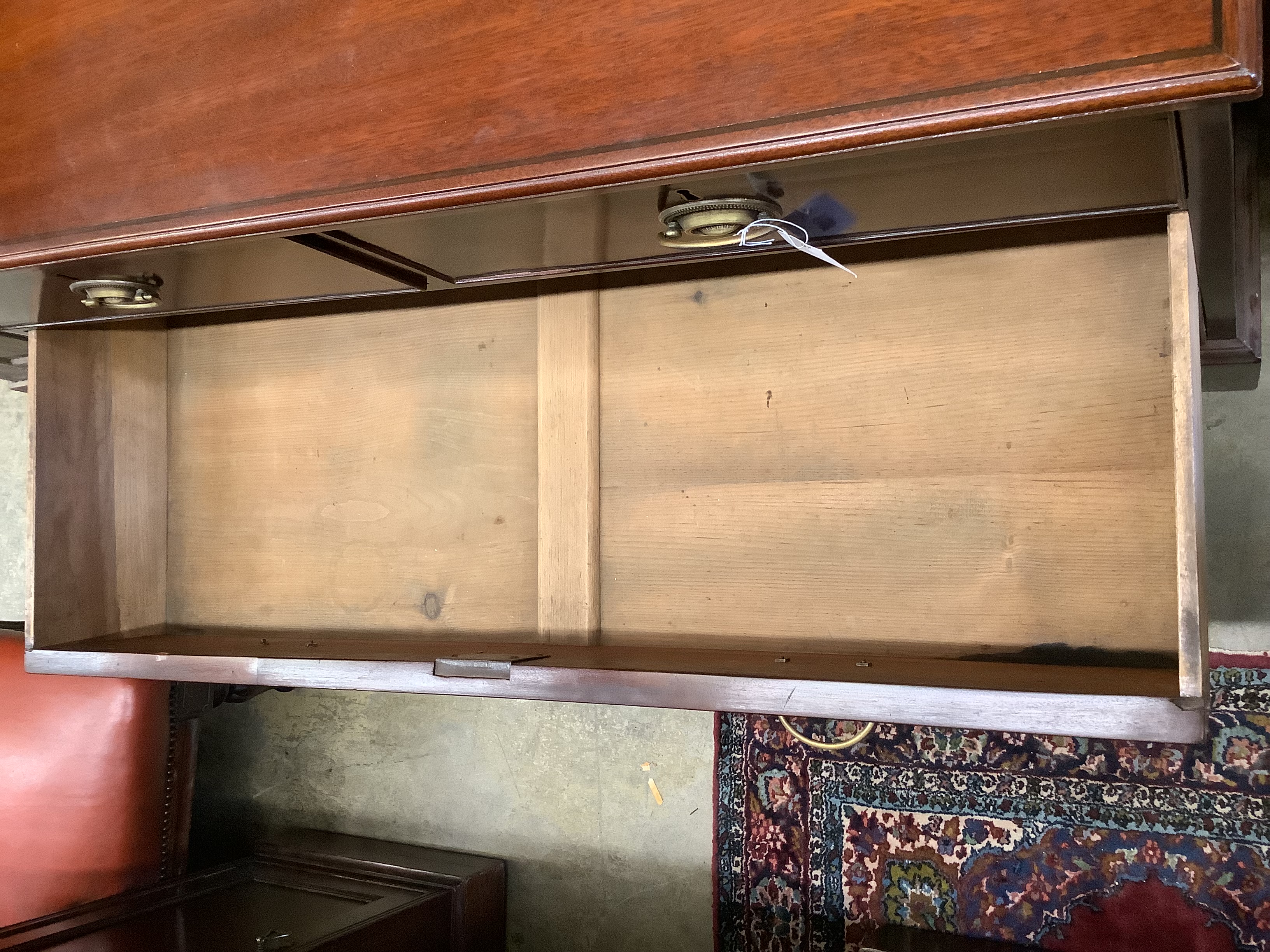 A George IV mahogany chest of drawers, width 109cm, depth 53cm, height 82cm